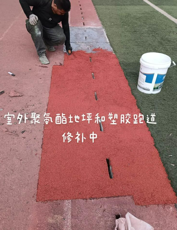 京山球场地面翻新维修，核心是先诊断破损